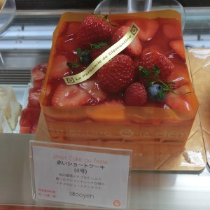 赤いショートケーキ
