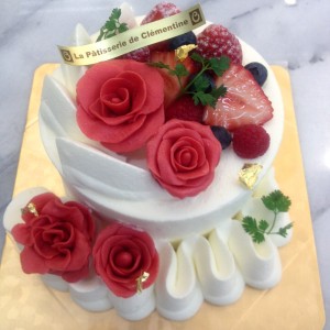 バラの特別注文のケーキ