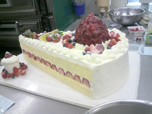 巨大ショートケーキ ラ クレマンティーヌのブログ